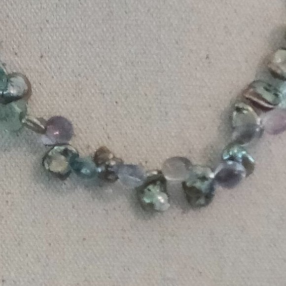 NECKLACE WITH IRIDESCENT BEAUTY - Picture 3 of 3